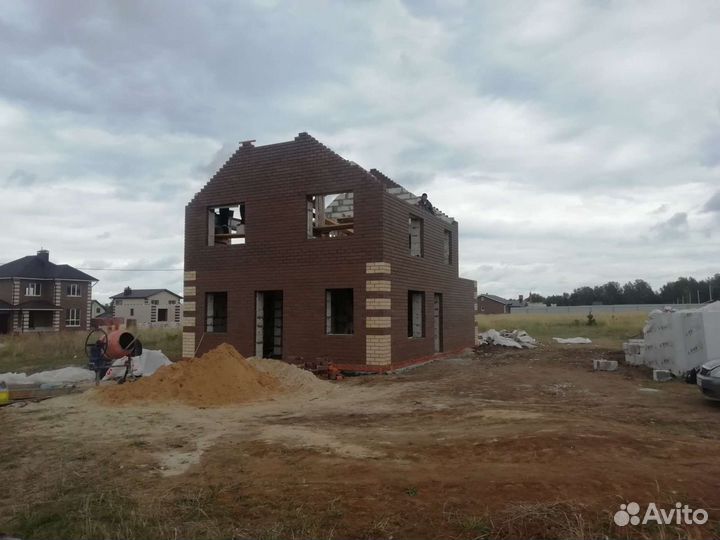 Бригада строителей