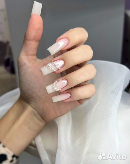 Маникюр с покрытием, креативное наращивание