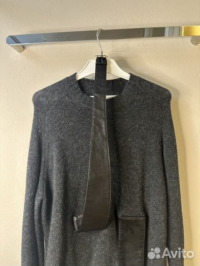 Свитер серый с кожаным поясом s m