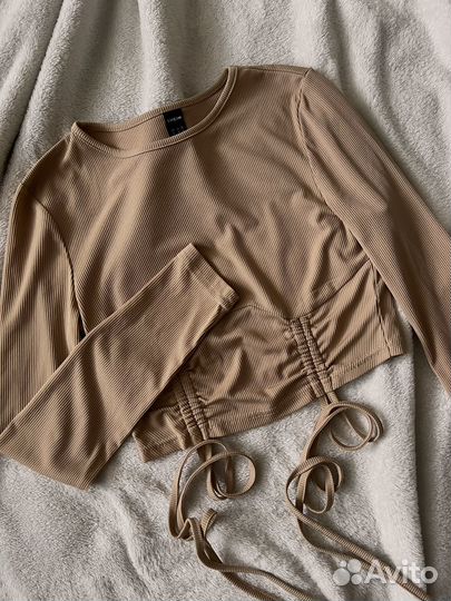 Укороченный топ с длинным рукавом