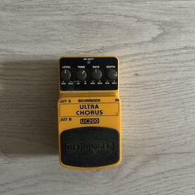 Гитарная педаль Behringer Chorus uc200