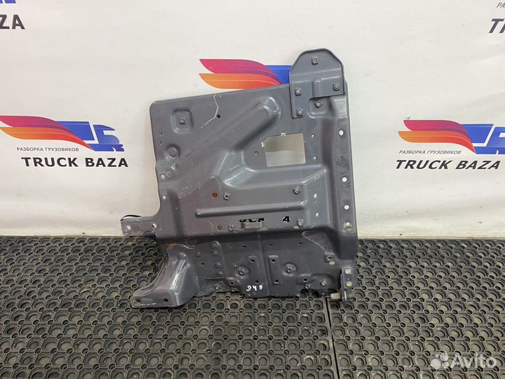 2353627 Кронштейн брызговика левого