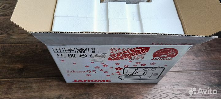 Машинка швейная электрическая Janome