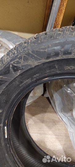 Bridgestone Blizzak Spike-01 205/65 R16 95T