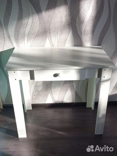 Обеденный стол