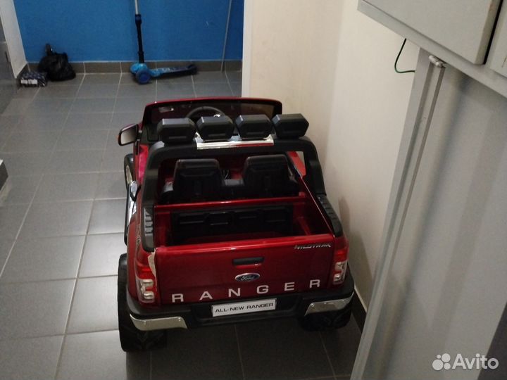 Детская машина электромобиль с пультом