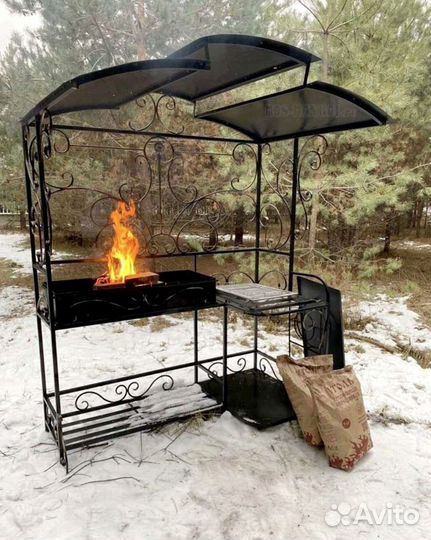 Мангал с крышей