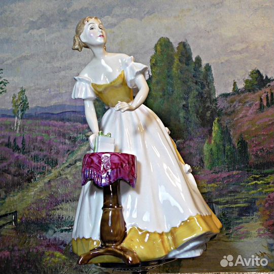 Royal Doulton.Статуэтка.С днем рождения.Фарфор