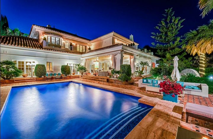 Дом 710 м² на участке 35 сот.