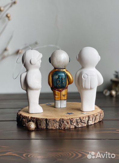 Космонавт СССР фарфоровый для росписи 13 см