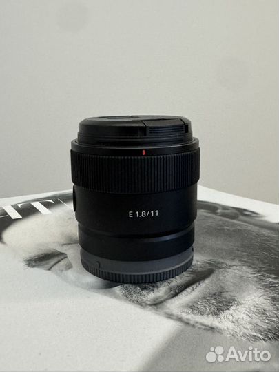 Объектив Sony SEL11F18