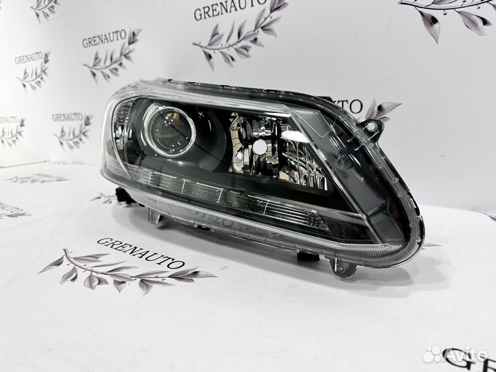 Фара правая Галоген с LED дхо Honda Accord 9 13-16