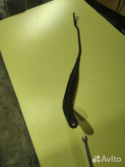 Поводок дворника рено