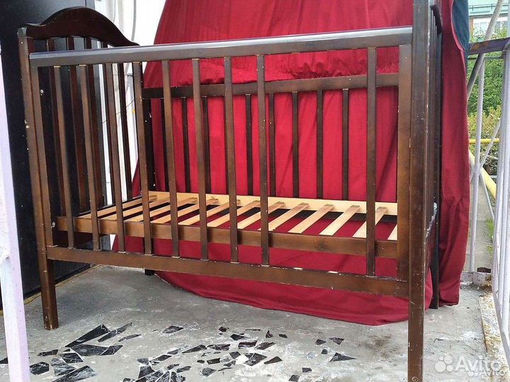 Детская кроватка