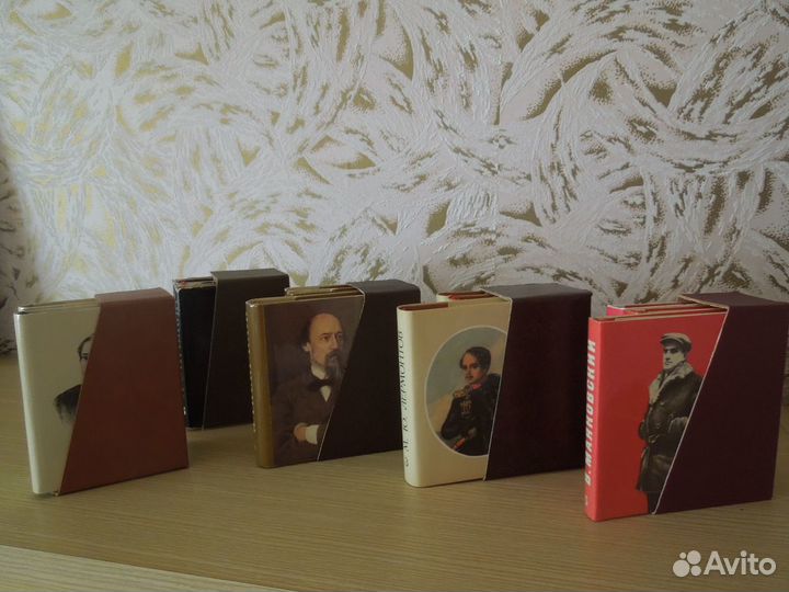 Миниатюрные сувенирные книги