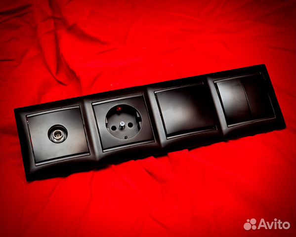 Рамка для розеток Valena Белая 4-ая горизонтальная