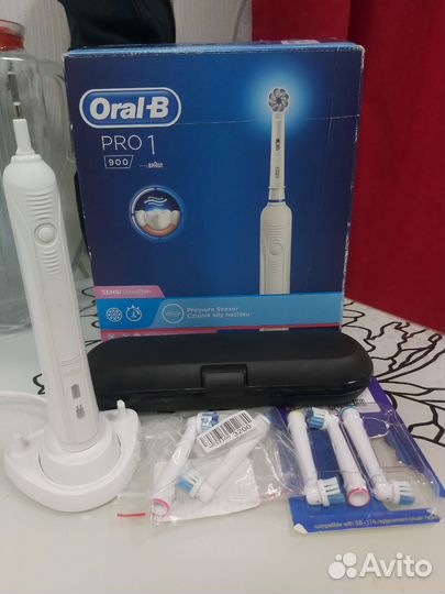 Электрическая зубная щетка oral b Pro 900