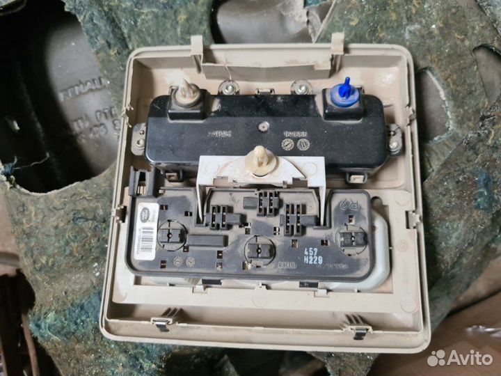 Плафон подсветки салона Land Rover Discovery 3 2.7