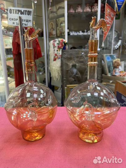 2 графина с лебедями. стекло СССР