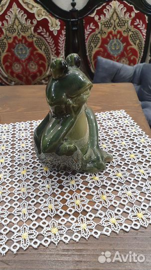 Статуэтка лягушка