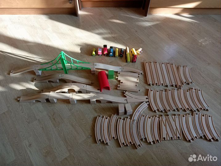 Деревянная железная дорога IKEA и Melissa &doug