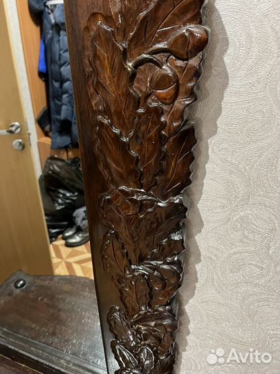 Зеркало настенное в деревянной раме кедр