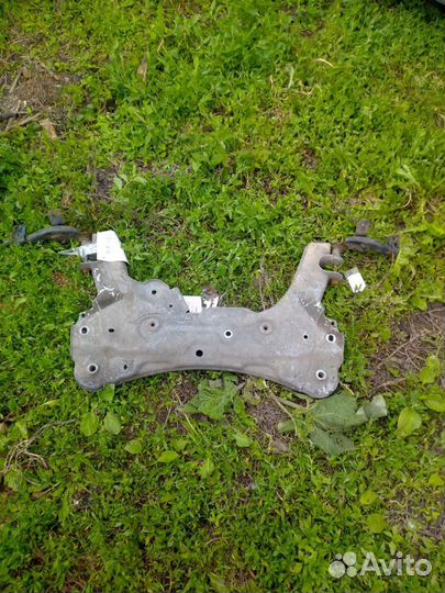 Подрамник передний Рено кангу 2