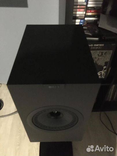 Полочная акустика KEF Q350 Satin Black