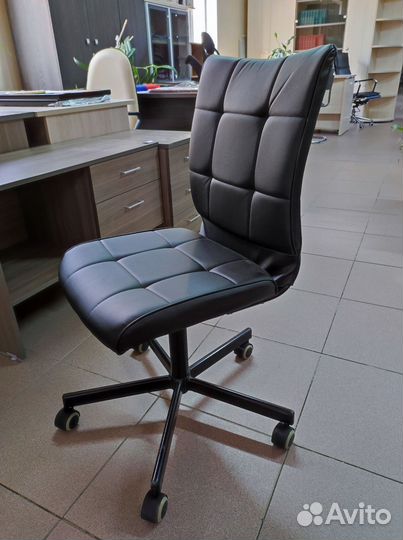 Офисное кресло