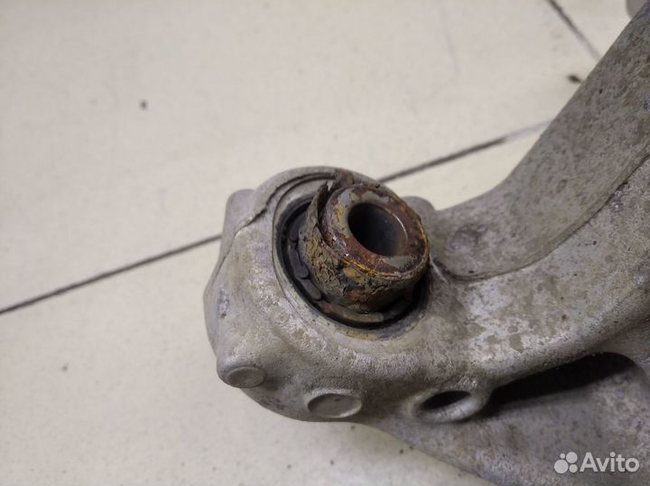 Кулак поворотный задний правый Yeti 2009