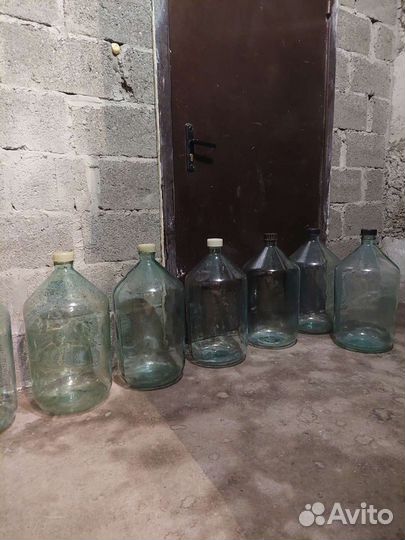 22 литровые бутылки. 227 литровые бочки