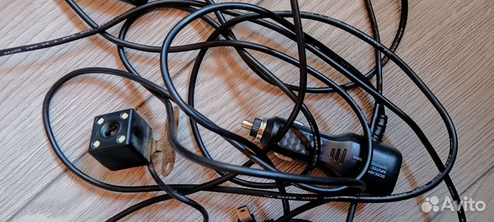 Зеркало с камерой заднего вида и видеорегистратор