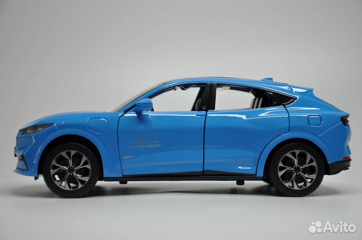 Модель автомобиля Ford Mustang Mach-E GT металл