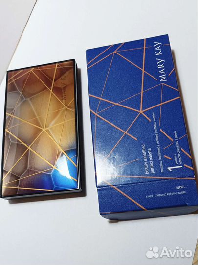 Футляры для декоративной косметики Mary Kay