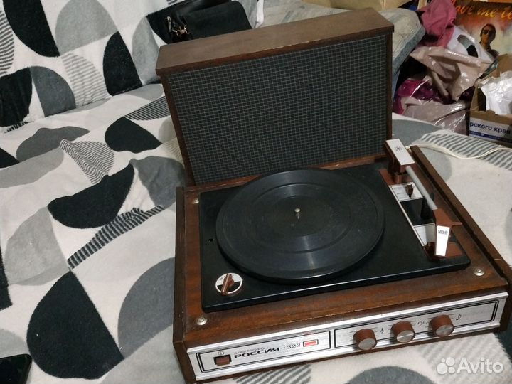 Проигрыватель винила Россия 323