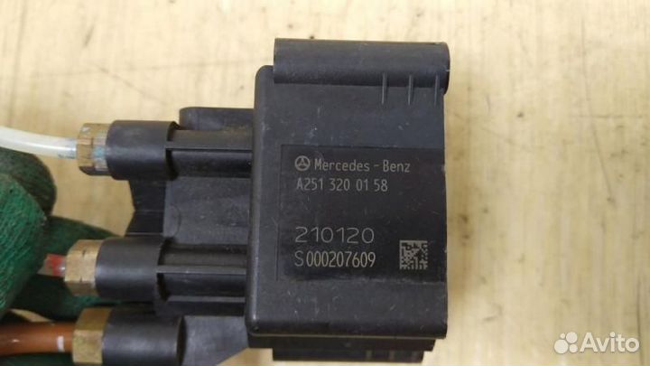 Блок клапанов пневмоподвески Mercedes-Benz A2513200158