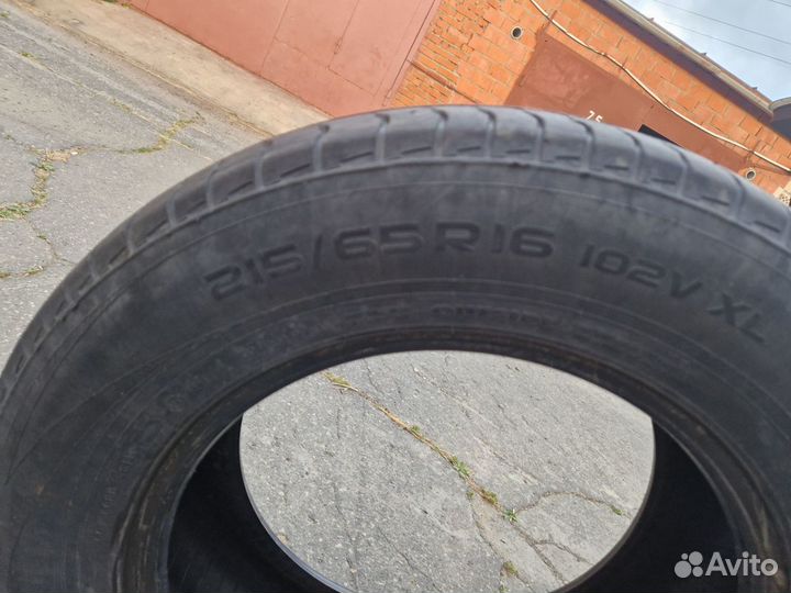 Nokian Tyres Hakka Blue 2 215/65 R16