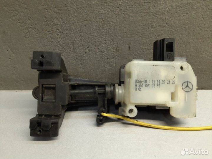 Активатор лючка бензобака Mercedes Benz M-Class
