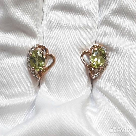 Золотые серьги с бриллиантом