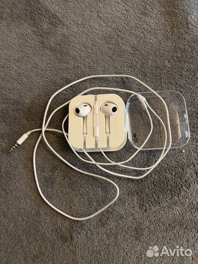 Проводные наушники