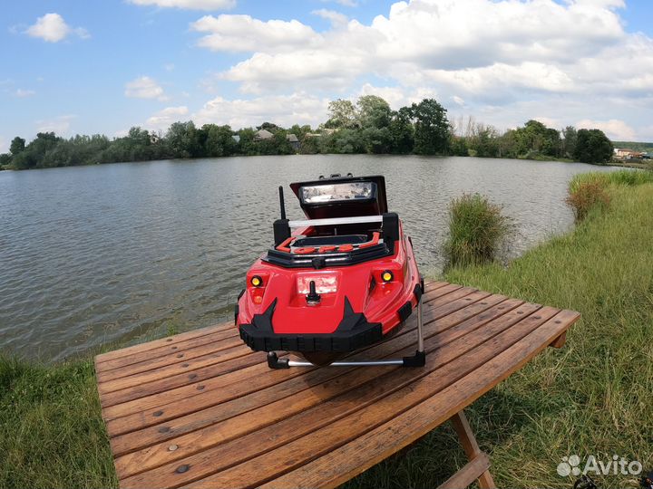 Прикормочный кораблик для рыбалки