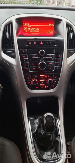 Opel Astra, 2011