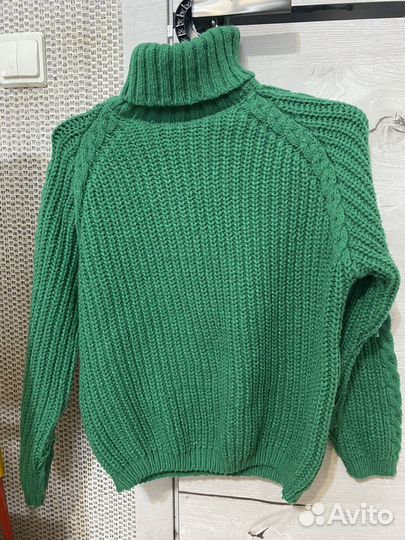 Свитер зелёный тёплый