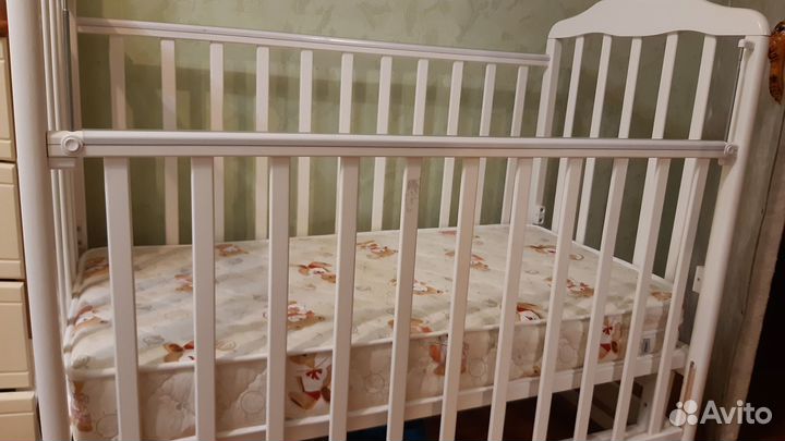 Детская кроватка с матрасом