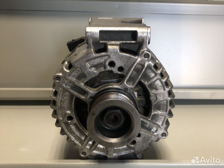Б/У Б/У Генератор на Мерседес 0121715014 Bosch