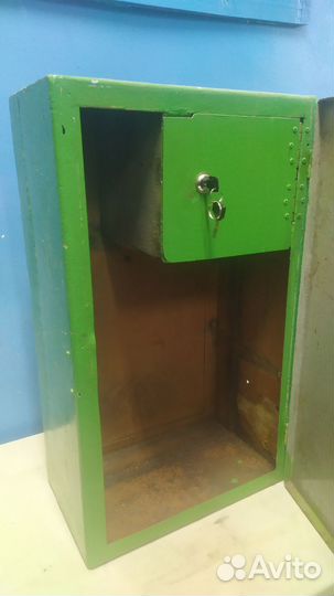 Сейф металлический