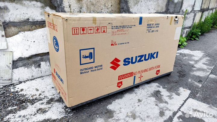 Мотор лодочный Suzuki DF140Btgl черный