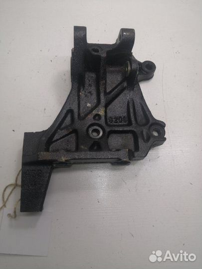 Кронштейн компрессора кондиционера Nissan Sunny