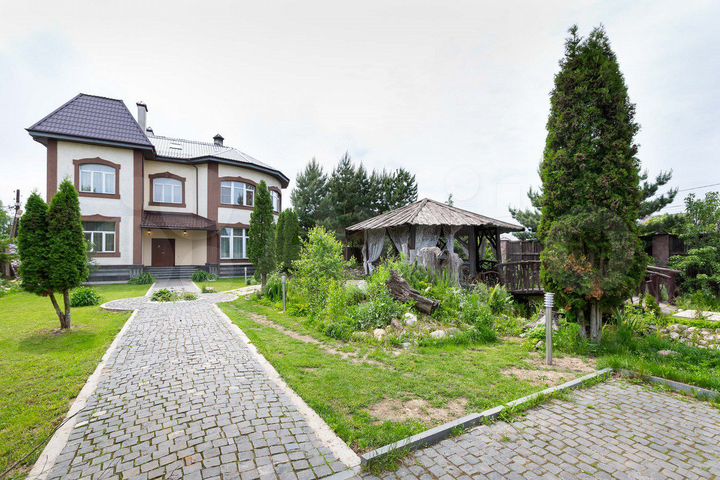 Коттедж 550 м² на участке 13 сот.