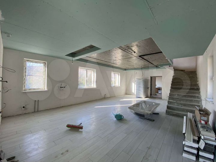 Дом 560 м² на участке 7,5 сот.